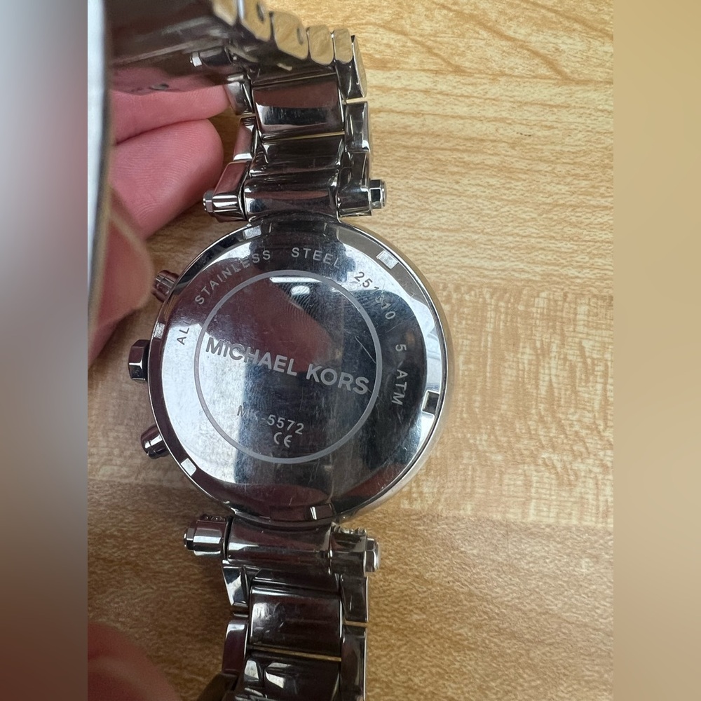 Michael Kors MK5572 Parker Women's Watch Silver Pave - Picture 14 of 15